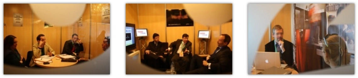 hombres en reunión de trabajo